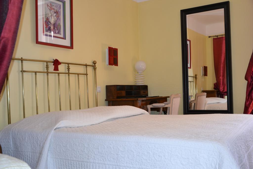 Hotellerie de l'Esplanade Rians  Habitación foto
